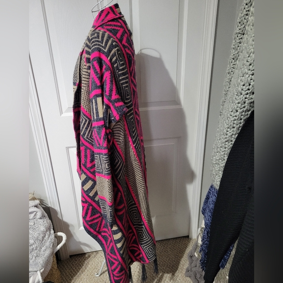 David & Dani Geometric Patterned Open front Boho Cardigan - Picture 4 of 7